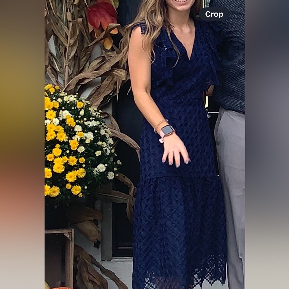 Dark blue/ navy. Ankle length. For reference I’m 5’1